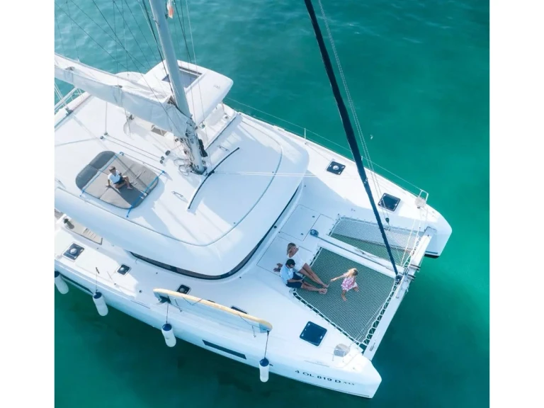 Wynajem Katamaran Lagoon z patentem 