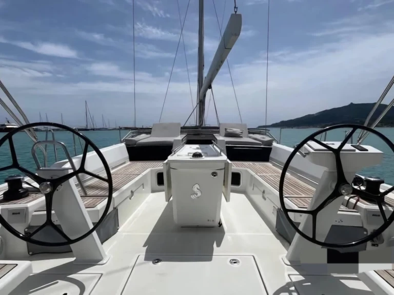 Wynajem Żaglowiec Bénéteau z patentem 