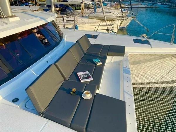 Wynajem Katamaran Fountaine Pajot z patentem 