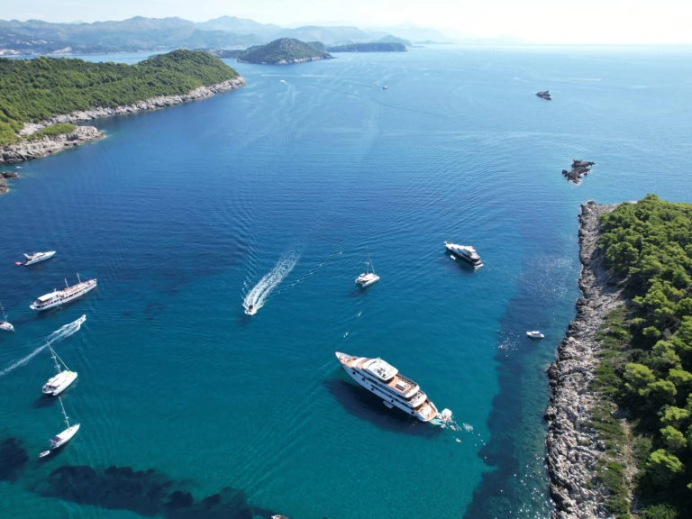 Wynajem łodzi Split tanio Motoryacht Yolo