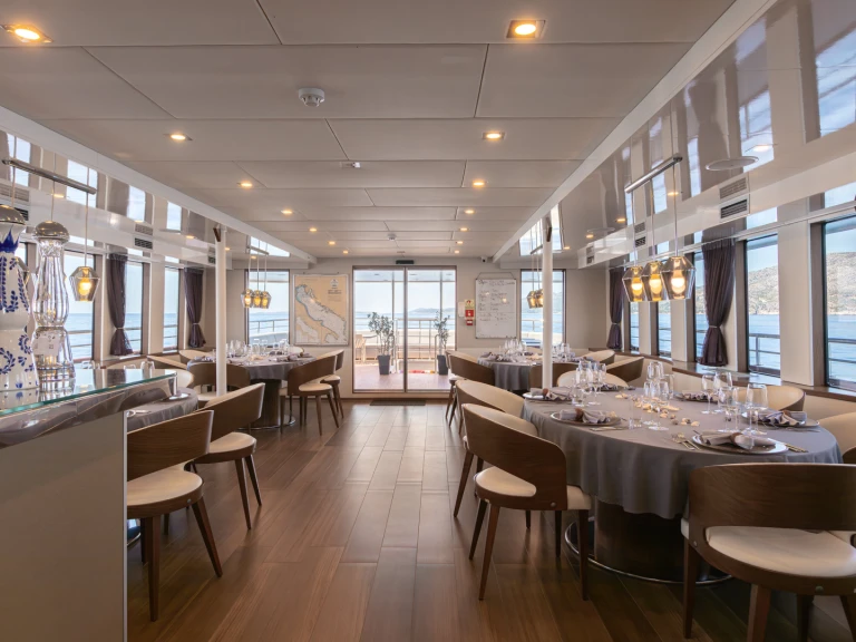 Wynajem Luksusowy jacht w Split -  Motoryacht Yolo