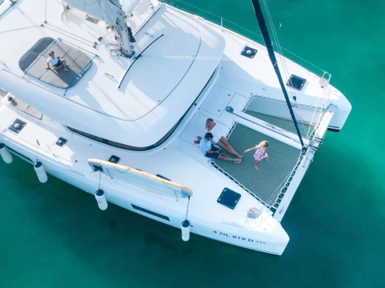 Wynajmij Katamaran z lub bez skippera Lagoon w San Teodoro