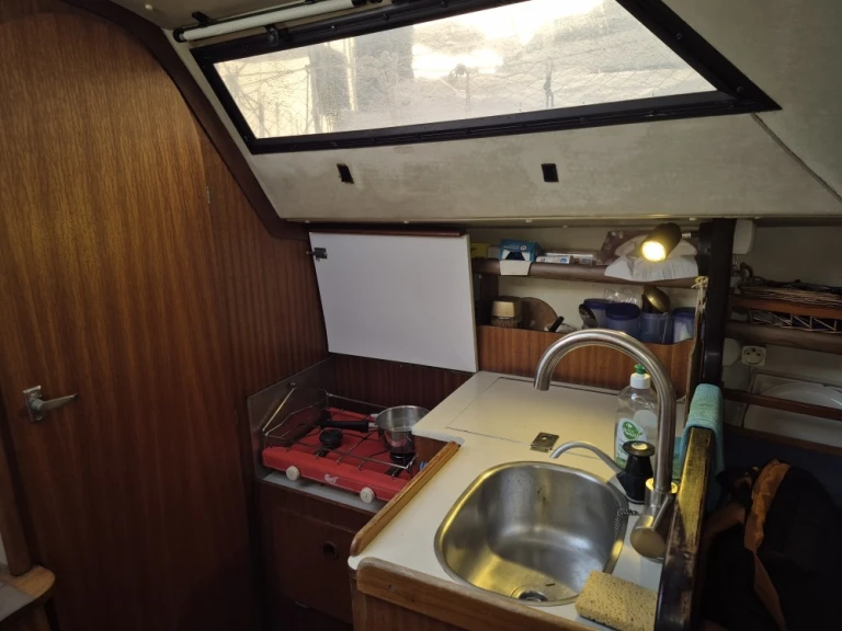 Wynajem Żaglowiec Jeanneau z patentem 