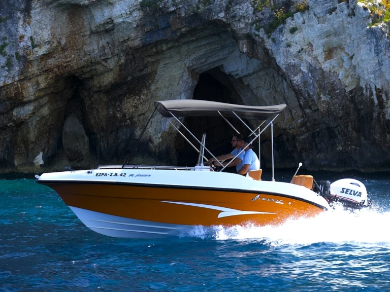 Wynajem łodzi Nireus Ω53 w Psaroú na SamBoat 