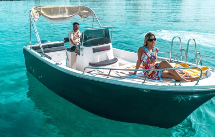 Wynajem Motorówka Lever z patentem 