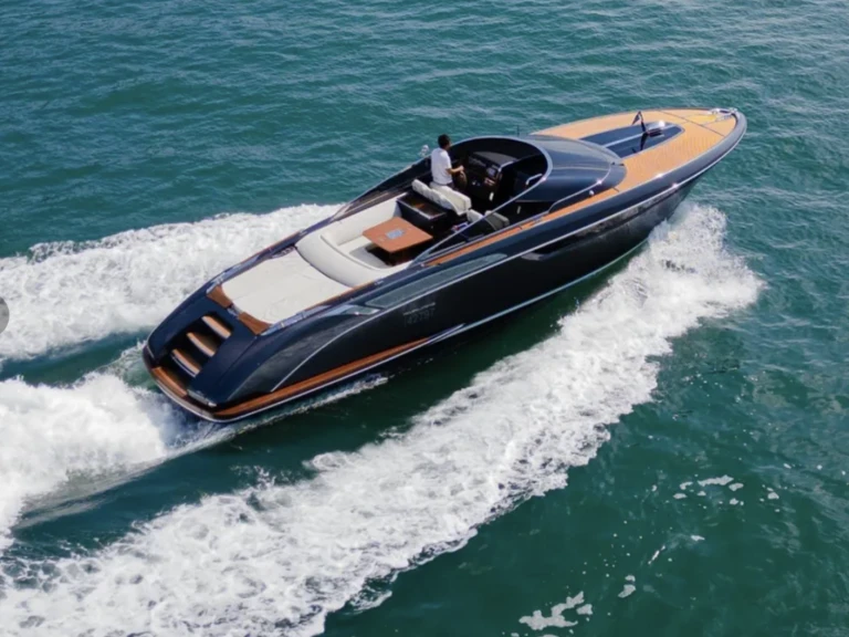 Wynajmij Motorówka z lub bez skippera Riva w Santa Eularia des Riu