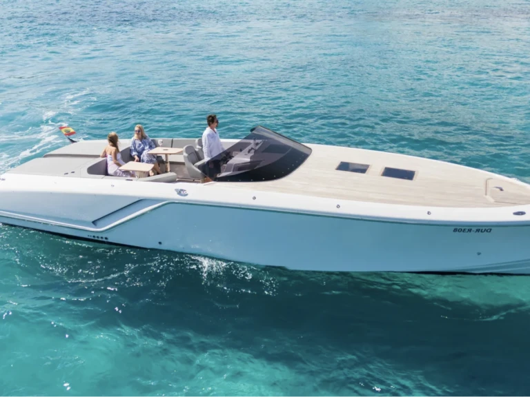 Wynajmij Frausher Ghost w Santa Eularia des Riu