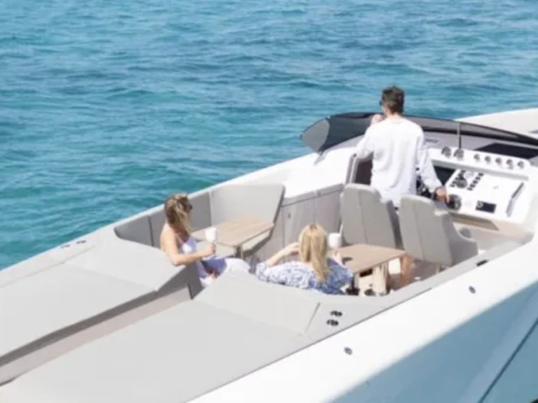 Wynajem łodzi Frausher Ghost w Santa Eularia des Riu na SamBoat 