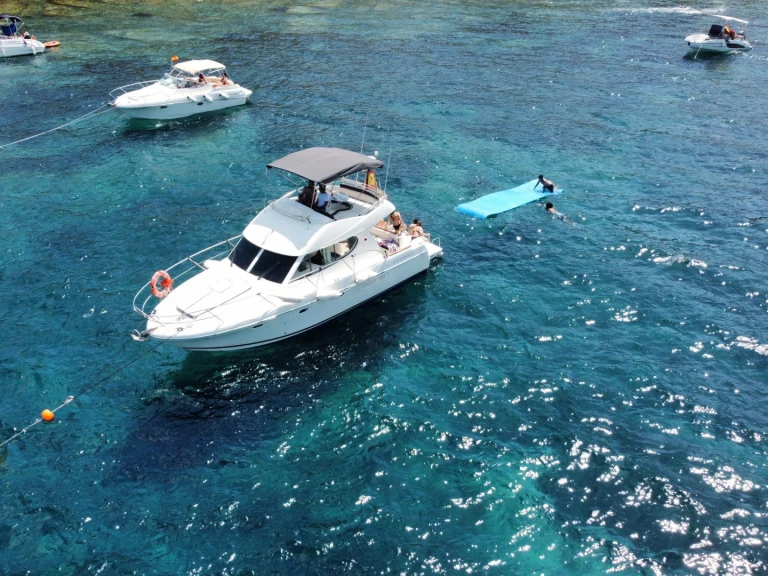 Wynajmij Jeanneau Prestige 32 Fly w Denia