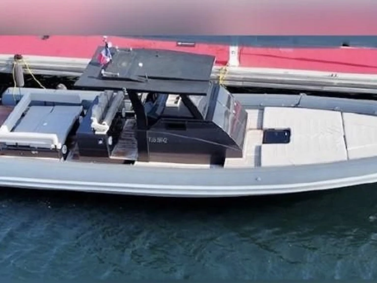 Sea Water Sea Water Phantom 400   między profesjonalistami a osobami prywatnymi w Saint-Tropez