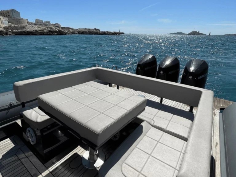 Wynajem łodzi Saint-Tropez tanio Sea Water Phantom 400  