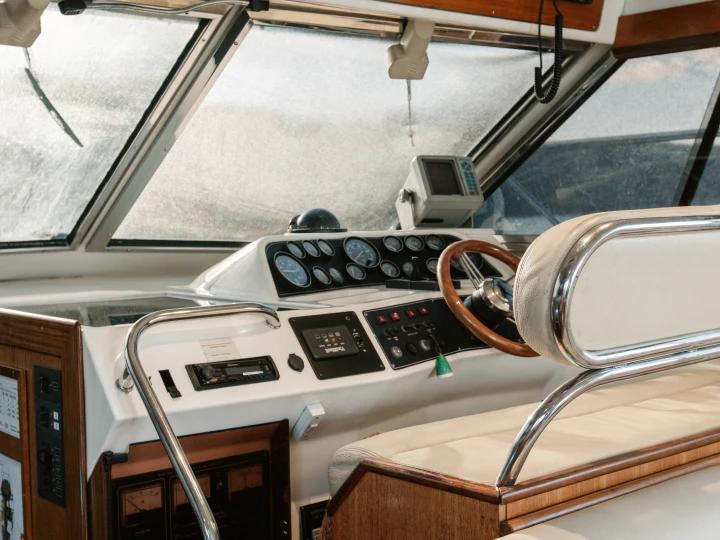 Wynajem łodzi Fairline Phantom 42 w Cala en Bosch na SamBoat 