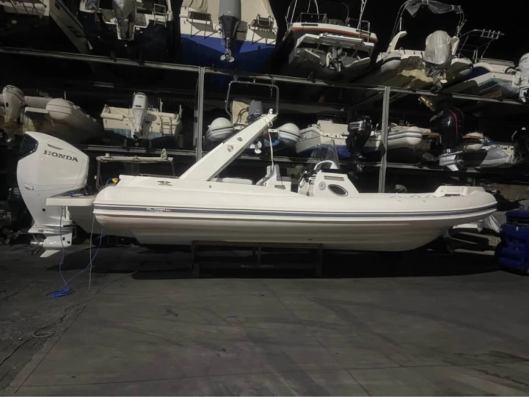 Wynajem Łódż półsztywna Almar z patentem 