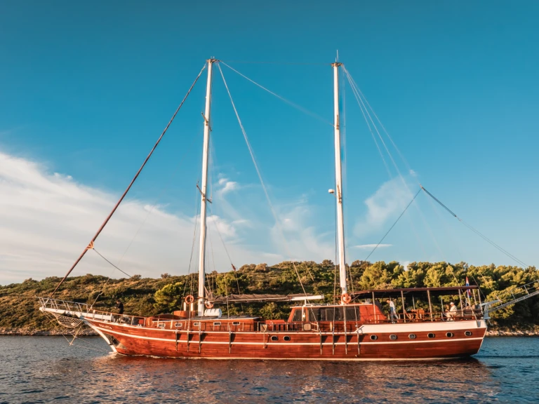 Wynajem łodzi Split tanio Gulet Croatia