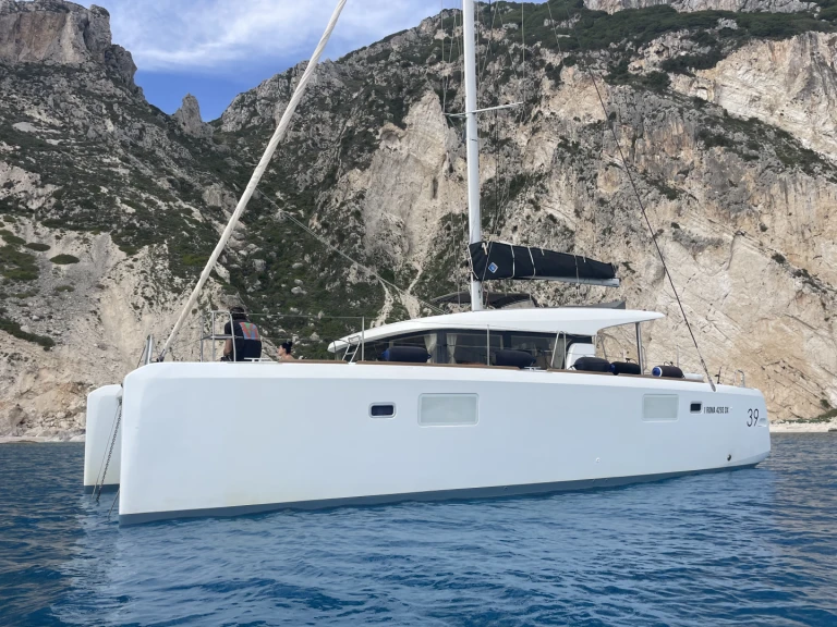 Wynajmij Katamaran z lub bez skippera Lagoon w Polignano a Mare