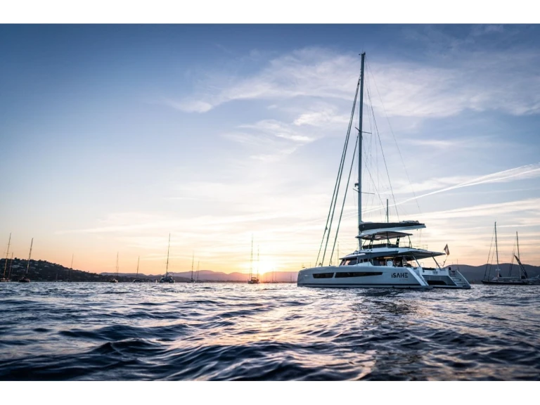 Wynajem Katamaran Fountaine Pajot z patentem 