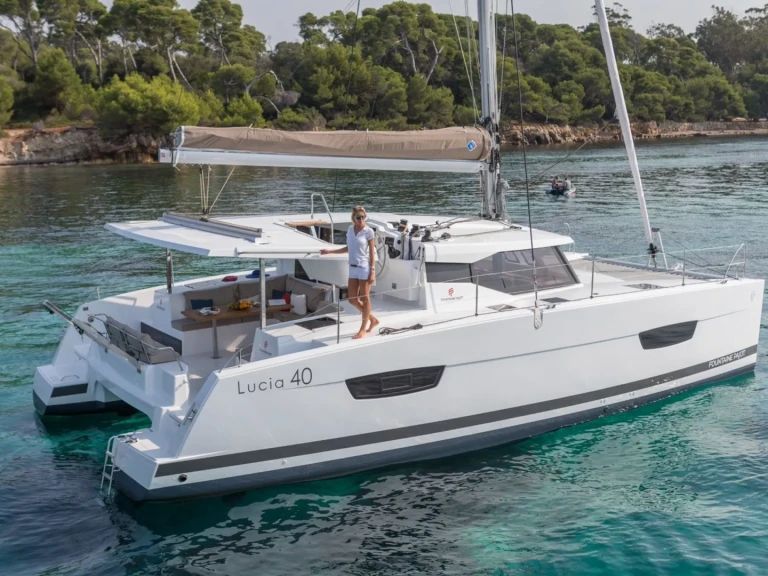 Wynajmij Fountaine Pajot Lucia 40 (3cab) w Cogolin