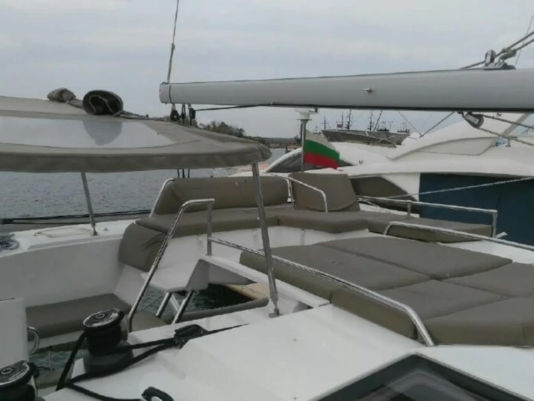 Wynajem Katamaran Fountaine Pajot z patentem 