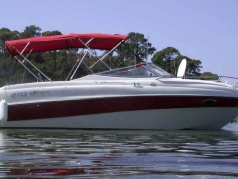 Four Winns Sundowner 225 między profesjonalistami a osobami prywatnymi w Hyeres