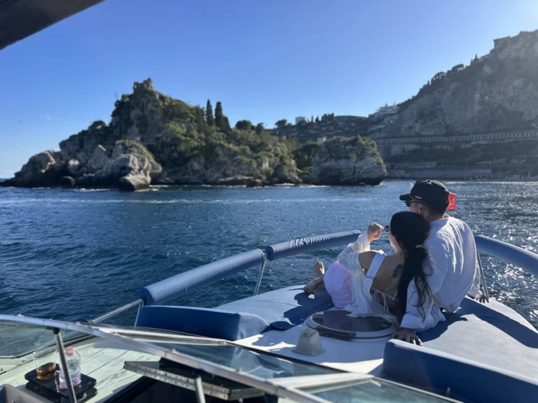 Wynajem Motorówka Celebrity z patentem 