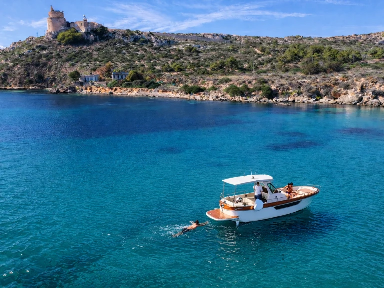 Motorówka do wynajmu w Cagliari w najlepszej cenie