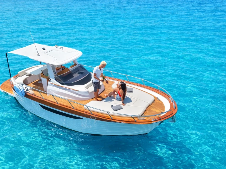 Mimi Libeccio 9.5 między profesjonalistami a osobami prywatnymi w Cagliari