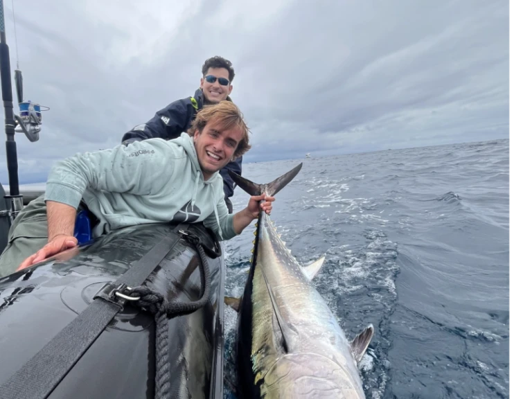 Bombard Explorer 550 między profesjonalistami a osobami prywatnymi w Hendaye