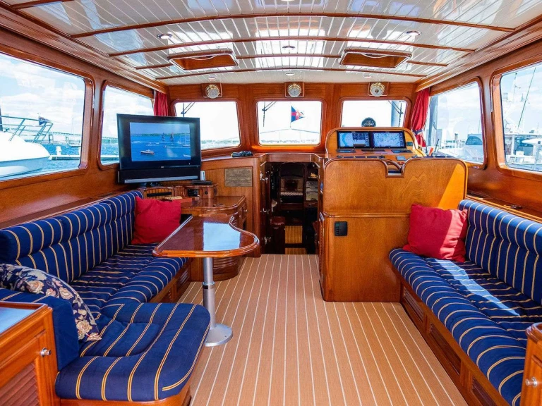 Wynajem łodzi Newport tanio GEM 64