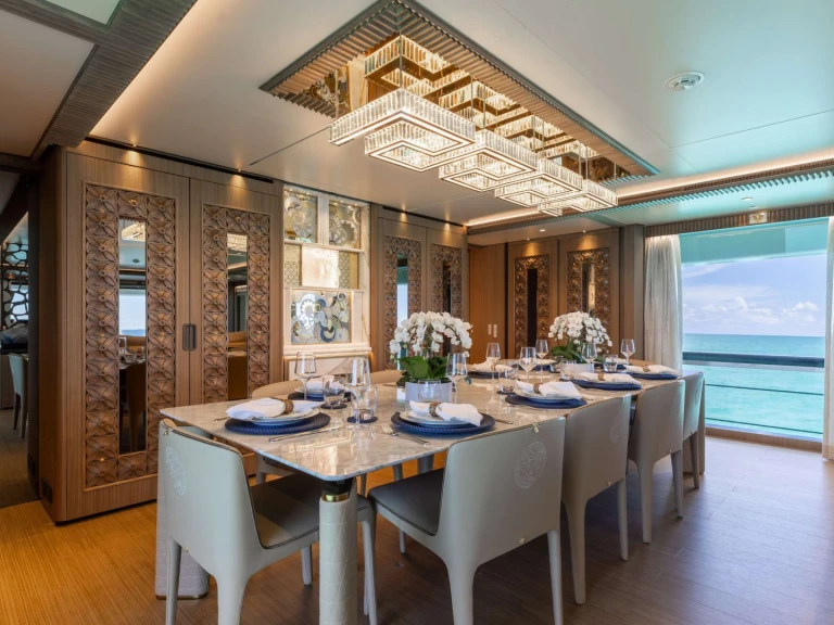 Wynajem Luksusowy jacht Ferretti z patentem 