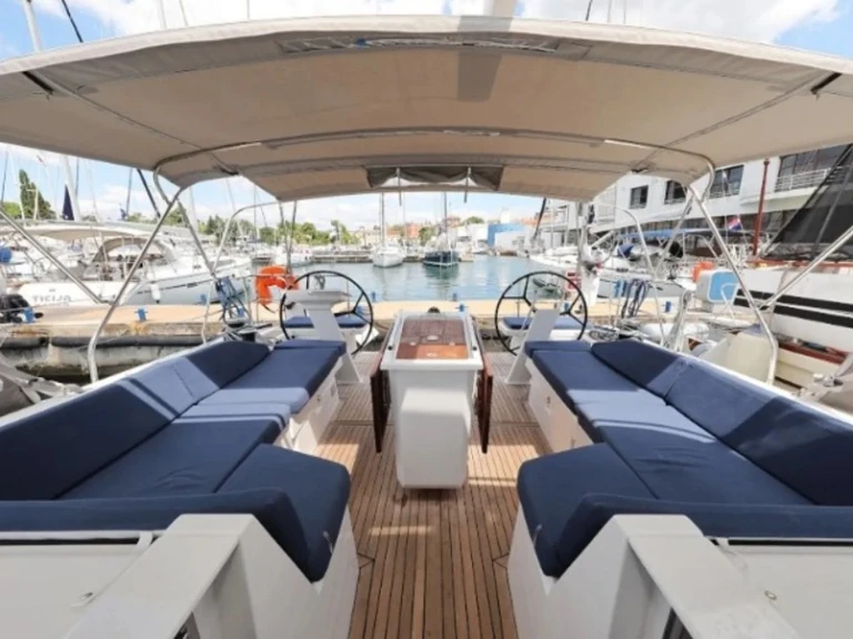 Lagoon Lagoon 46 między profesjonalistami a osobami prywatnymi w Nea Peramos