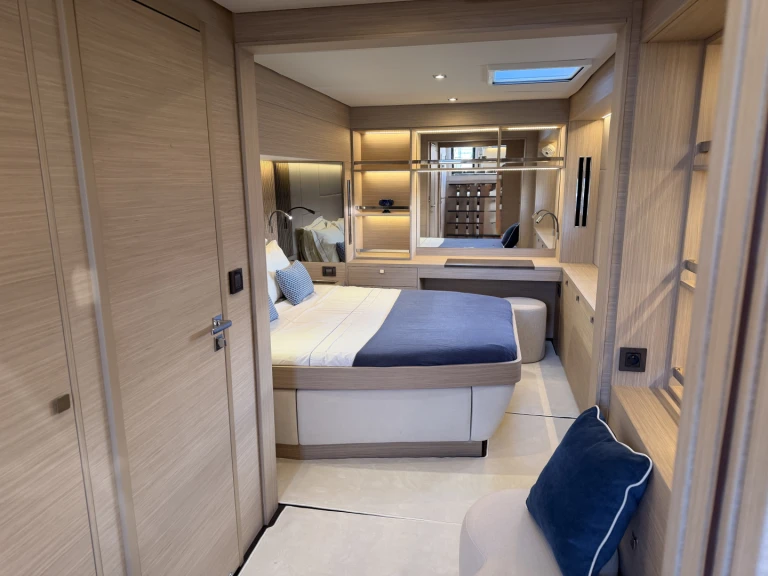 Lagoon Lagoon 60 między profesjonalistami a osobami prywatnymi w Castellammare di Stabia