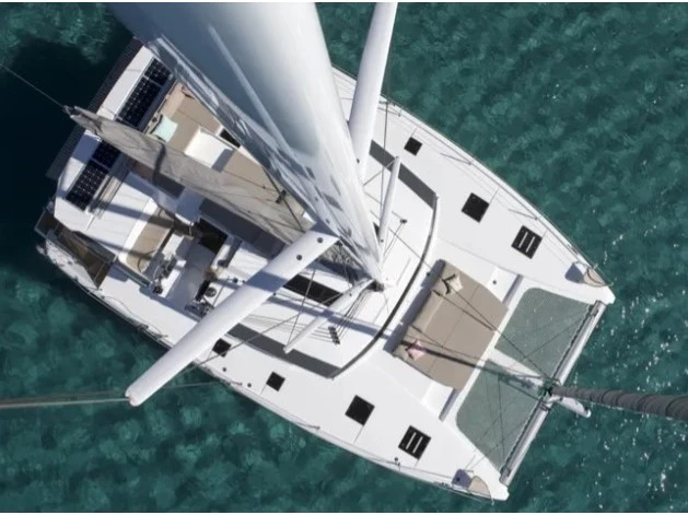 Wynajem Katamaran Fountaine Pajot z patentem 