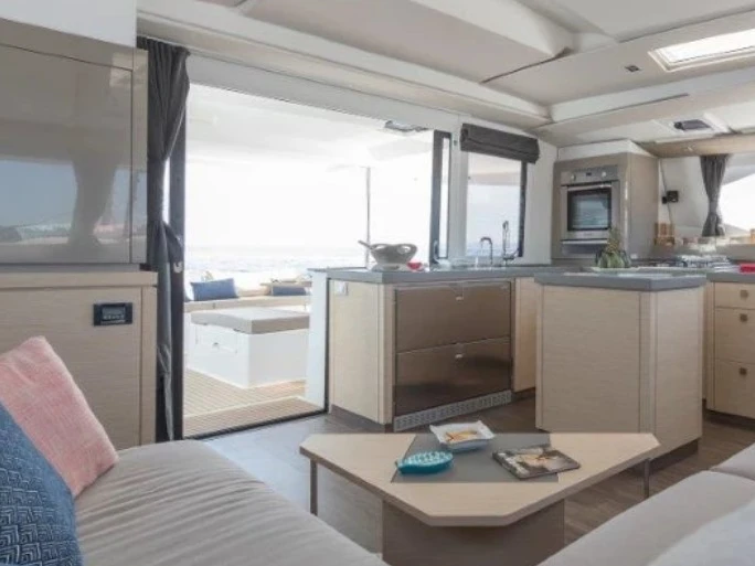 Wynajmij Fountaine Pajot Saona 47 w Toúrlos
