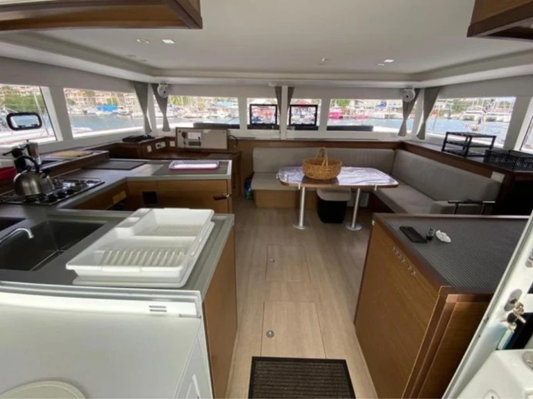 Wynajmij Lagoon Lagoon 450 w Figari