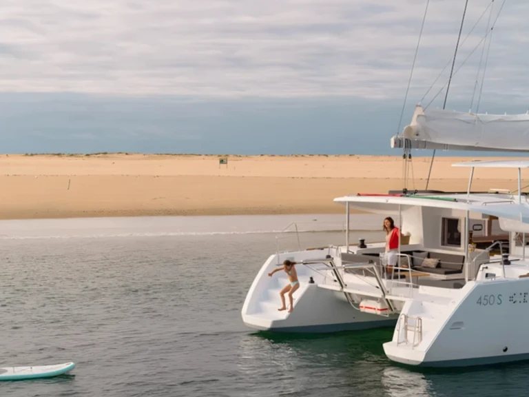 Wynajem Katamaran Lagoon z patentem 