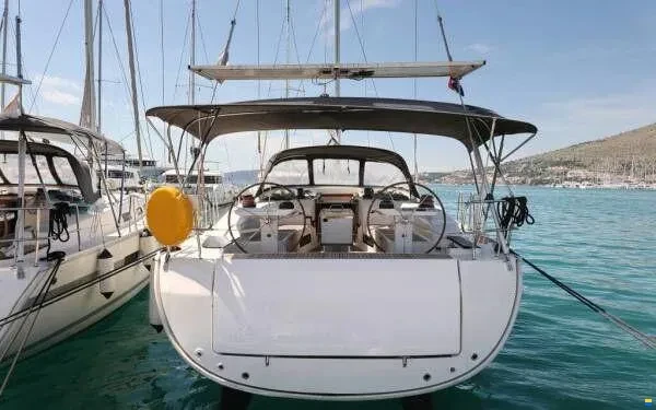 Bavaria Cruiser 50 między profesjonalistami a osobami prywatnymi w Punat