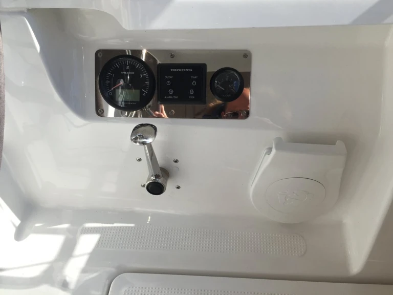 Wynajem Żaglowiec Bavaria z patentem 