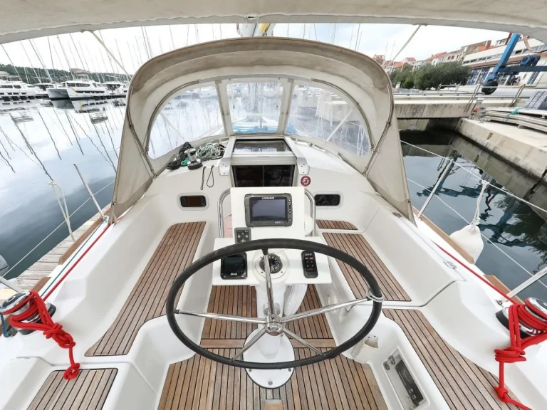 Wynajmij Żaglowiec z lub bez skippera Bénéteau w Punat