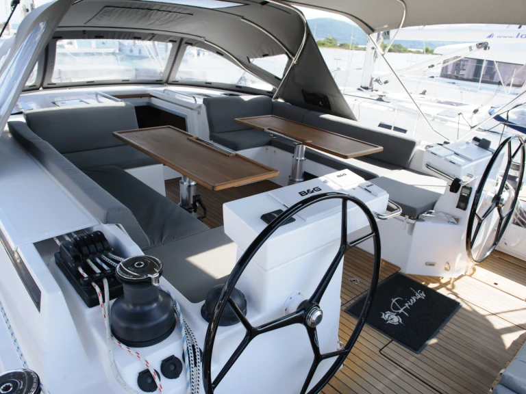 Wynajem łodzi Nea Peramos tanio Bavaria C57