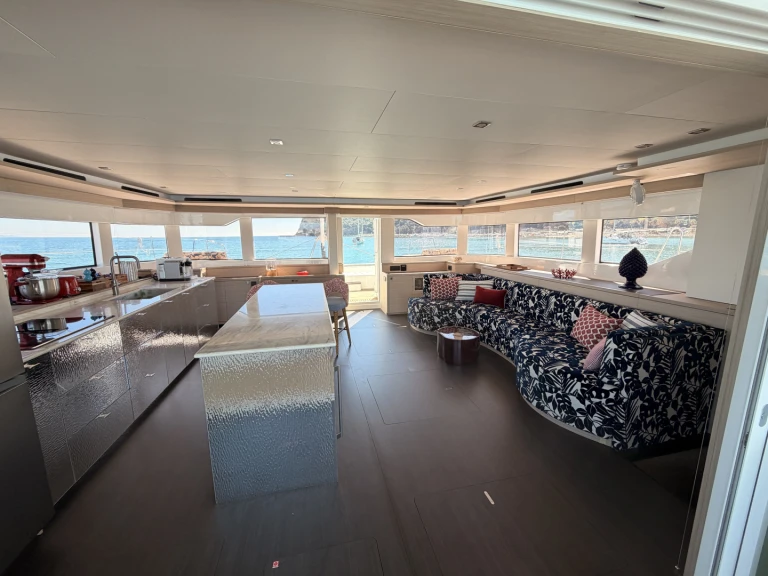 Wynajem Katamaran Lagoon z patentem 