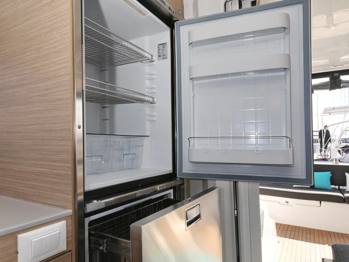 Wynajem Katamaran Lagoon z patentem 