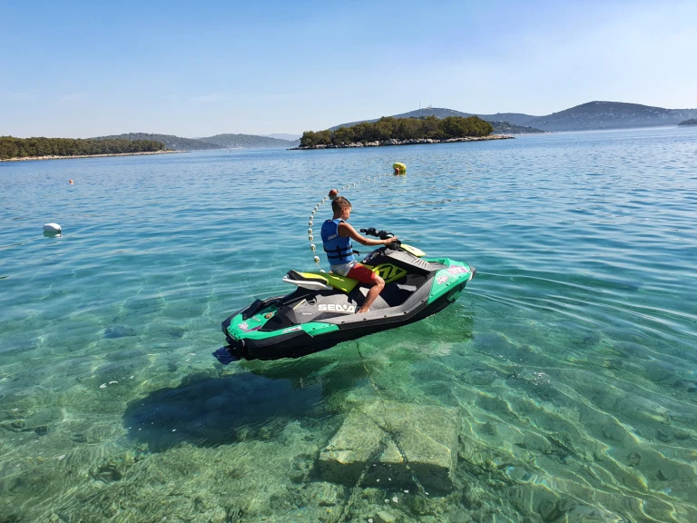 Wynajem łodzi Jezera tanio Spark
