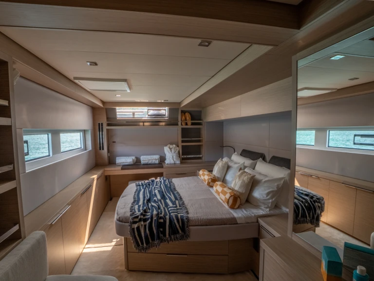 Wynajem Katamaran Lagoon z patentem 