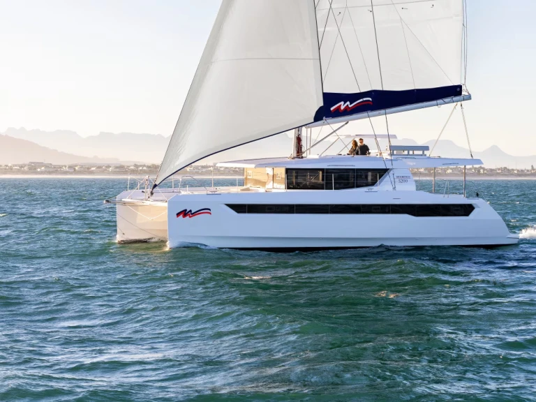 Leopard Moorings 5200 między profesjonalistami a osobami prywatnymi w Le Marin