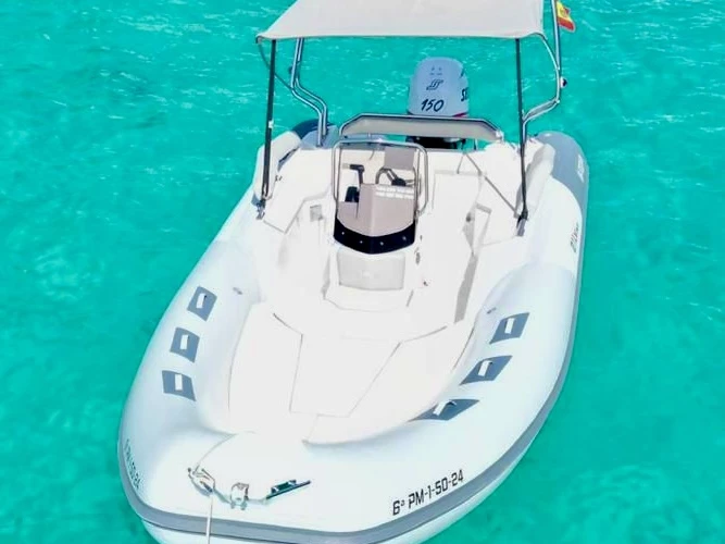 Selva-Marine 640 między profesjonalistami a osobami prywatnymi w Cala d'Or