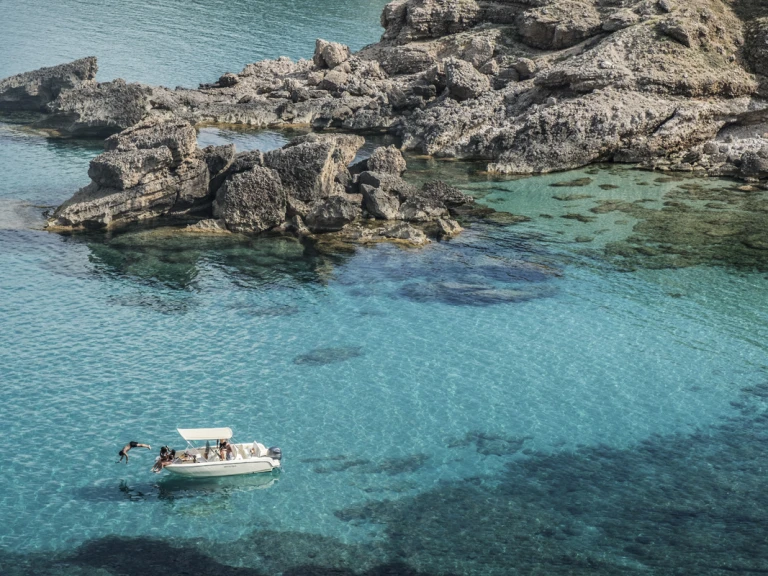 Wynajem łodzi Fornells tanio 190FX