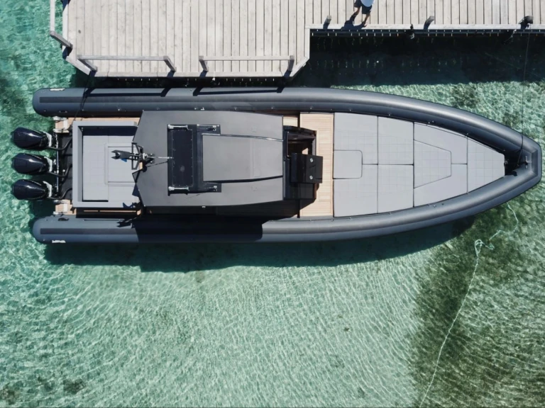 Sea Water Sea Water Phantom 400   między profesjonalistami a osobami prywatnymi w Saint-Tropez