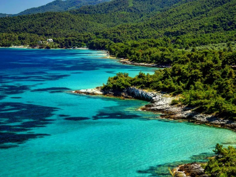 Dromor Commander 40 między profesjonalistami a osobami prywatnymi w Kavála