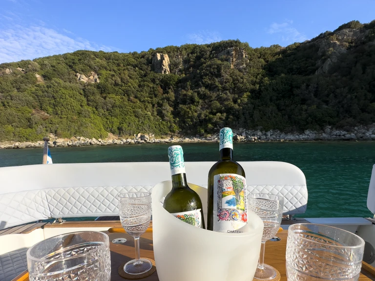 Wynajmij Łódż półsztywna z lub bez skippera Dromor w Kavála