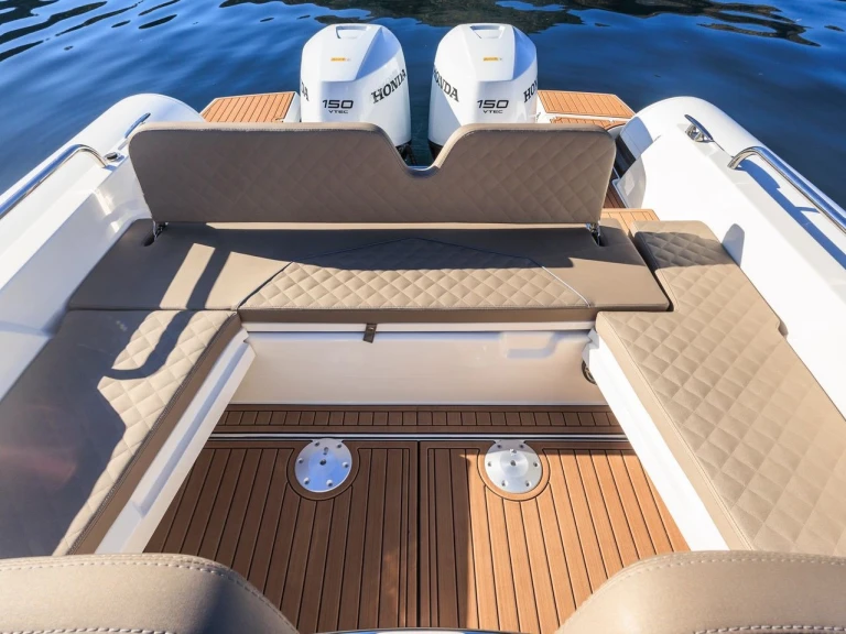 Łódż półsztywna do wynajmu w Ajaccio w najlepszej cenie